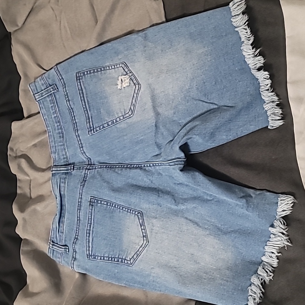 Bermuda Shorts - Picture 3 of 3